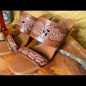 Brighton wedge shoes size 9 tooled leather Rae leather wedges